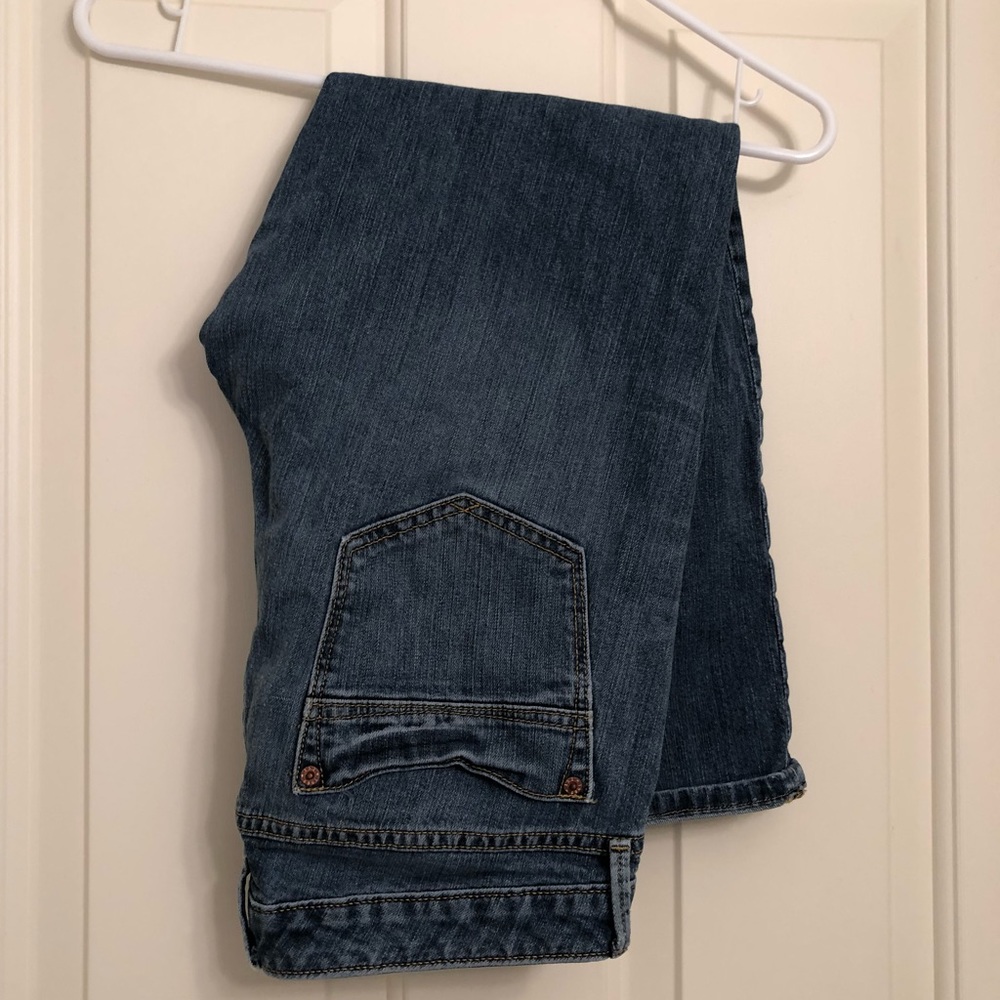GAP Distressed Boyfriend Crop Jeans - Size 10. EUC